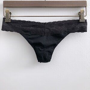 NATORI Bliss Perfection Black Thong One Size